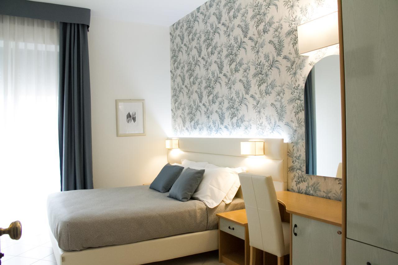 Hotel La Conchiglia เบลลาเรีย-อีเจอา มารีนา ภายนอก รูปภาพ